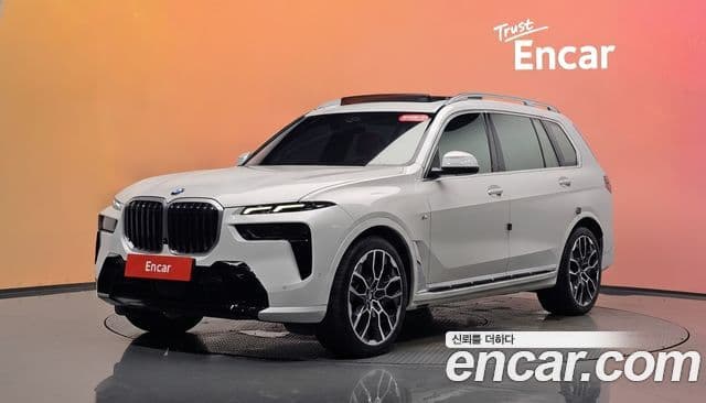 BMW X7 2024 — Фото 1/20