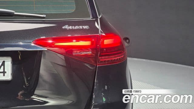 Mercedes-Benz GLE-Class 2024 — Photo 12/38