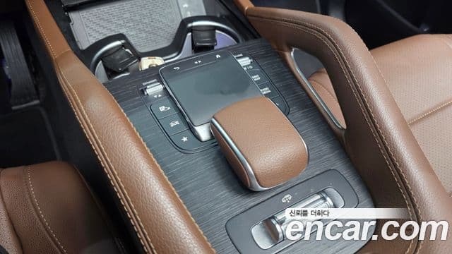 Mercedes-Benz GLE-Class 2024 — Photo 32/38