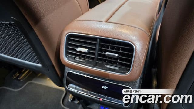 Mercedes-Benz GLE-Class 2024 — Photo 21/38