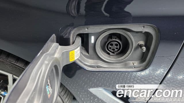BMW 5 Series 2021 — ფოტო 25/34