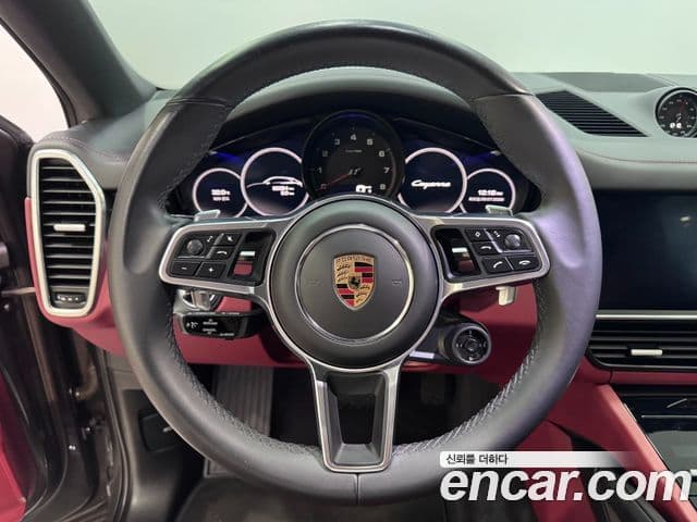 Porsche Cayenne 2020 — Photo 18/20