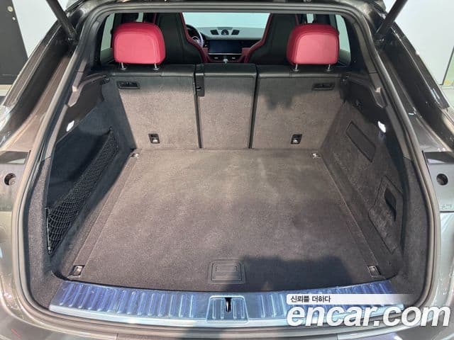 Porsche Cayenne 2020 — Photo 8/20