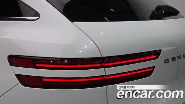 Genesis GV70 2021 — Photo 28/35