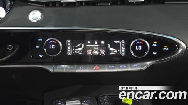 Genesis GV70 2021 — Photo 13/35