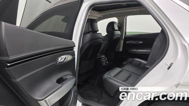Genesis GV70 2021 — Photo 24/35