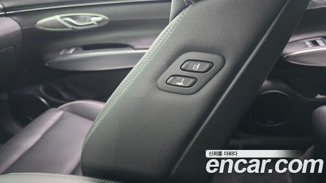 Genesis GV70 2021 — Photo 19/35