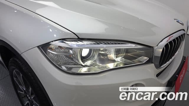 BMW X5 2018 — Photo 16/32