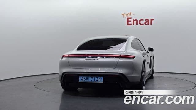 Porsche Taycan 2022 — ფოტო 32/37