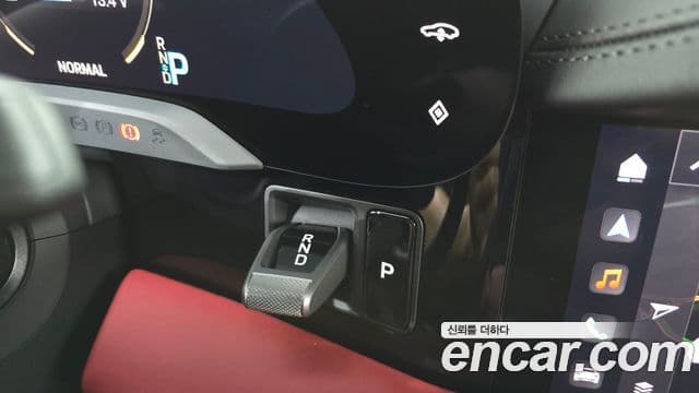 Porsche Taycan 2022 — ფოტო 22/37