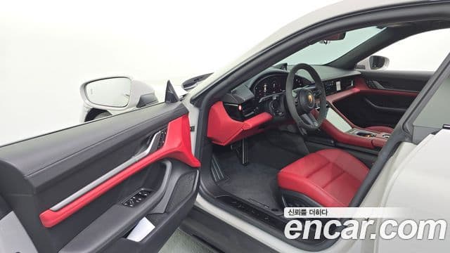 Porsche Taycan 2022 — ფოტო 11/37