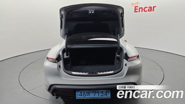 Porsche Taycan 2022 — ფოტო 28/37