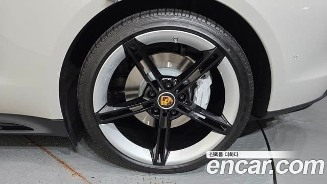 Porsche Taycan 2022 — ფოტო 7/37