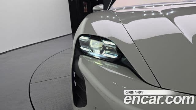Porsche Taycan 2022 — ფოტო 35/37