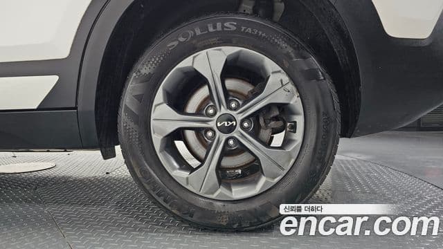 Kia Seltos 2022 — Şəkil 21/30