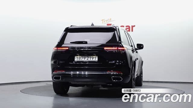 Jeep Grand Cherokee 2023 — Фото 3/20