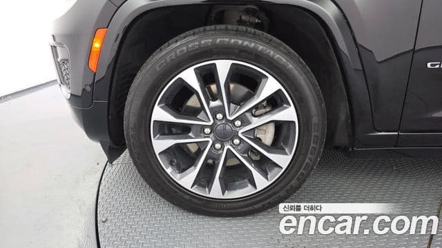 Jeep Grand Cherokee 2023 — Фото 4/20