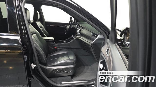 Jeep Grand Cherokee 2023 — Фото 10/20