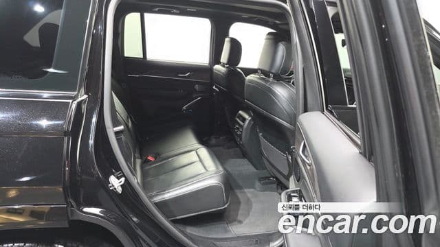 Jeep Grand Cherokee 2023 — Фото 11/20