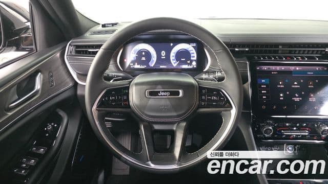 Jeep Grand Cherokee 2023 — Фото 12/20