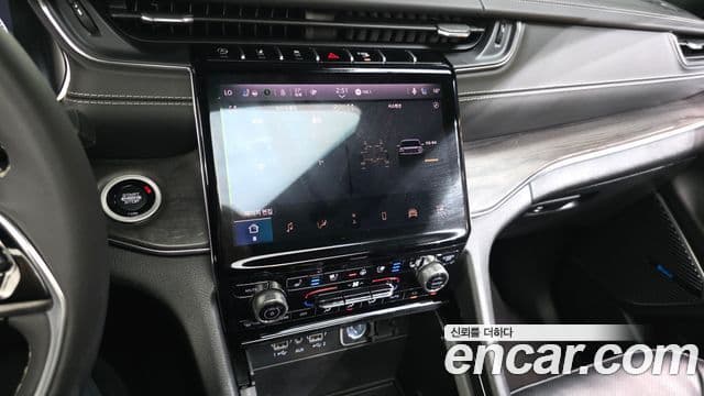Jeep Grand Cherokee 2023 — Фото 13/20
