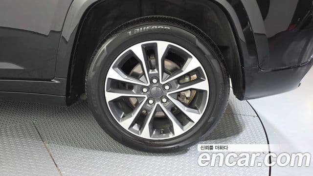 Jeep Grand Cherokee 2023 — ფოტო 2/33
