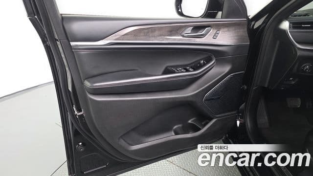 Jeep Grand Cherokee 2023 — ფოტო 15/33