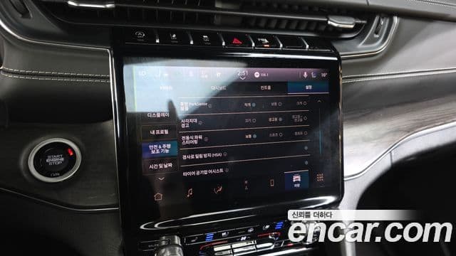 Jeep Grand Cherokee 2023 — ფოტო 20/33