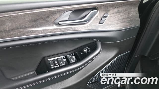 Jeep Grand Cherokee 2023 — ფოტო 11/33