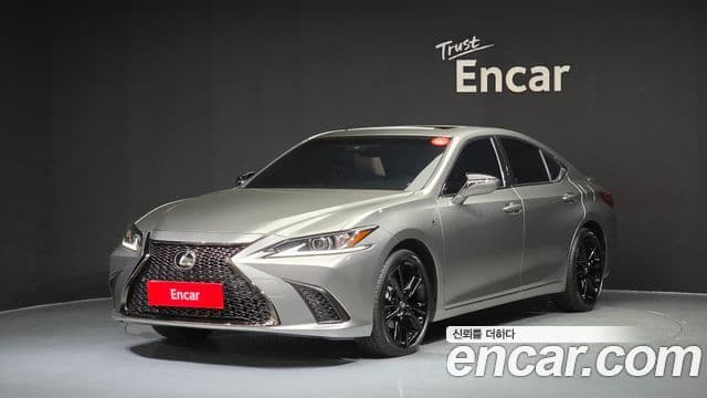 Lexus ES300h 2024 — ფოტო 30/34