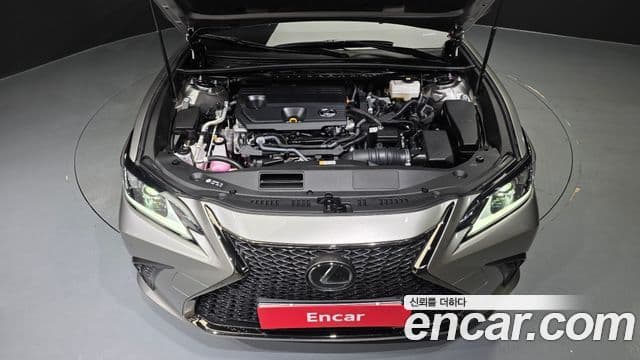 Lexus ES300h 2024 — ფოტო 18/34