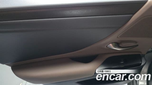 Lexus ES300h 2024 — ფოტო 34/34