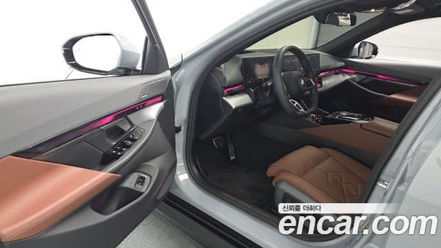 BMW 5 Series 2025 — Photo 11/20