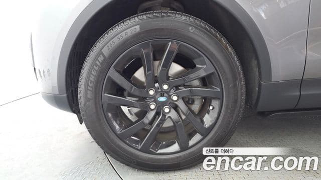Land Rover Discovery 5 2018 — Şəkil 7/20