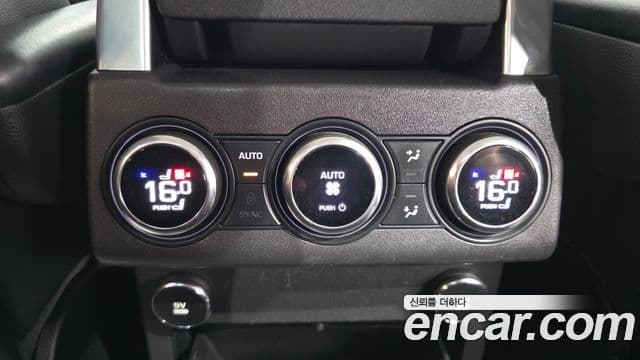 Land Rover Discovery 5 2018 — Şəkil 12/20