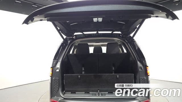 Land Rover Discovery 5 2018 — Şəkil 14/20