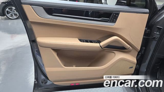 Porsche Cayenne 2024 — Photo 6/37