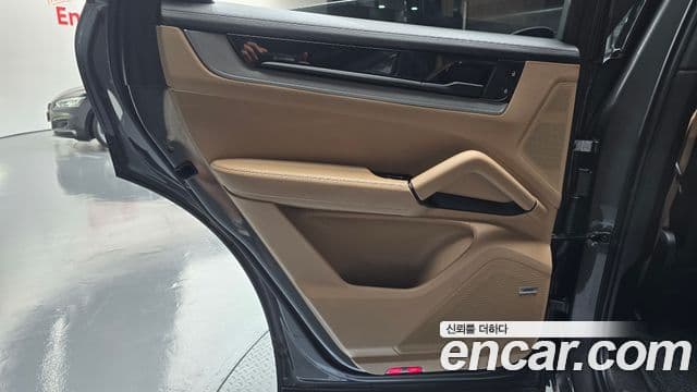 Porsche Cayenne 2024 — Photo 25/37