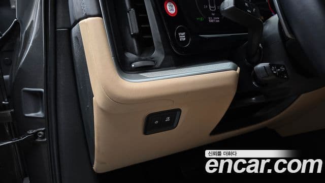 Porsche Cayenne 2024 — Photo 2/37