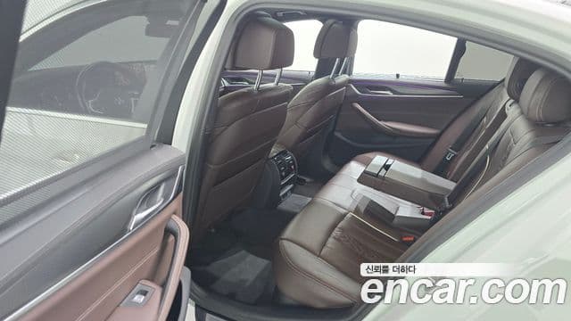 BMW 5 Series 2023 — Şəkil 12/20