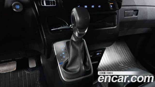 Hyundai Staria 2022 — ფოტო 19/20