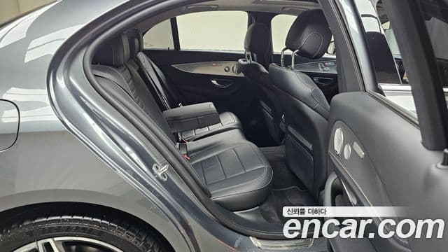 Mercedes-Benz E-Class 2020 — Фото 12/20