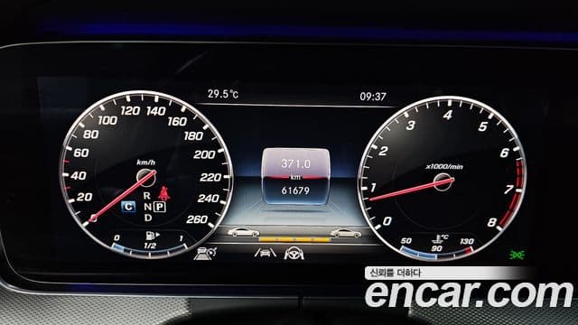 Mercedes-Benz E-Class 2020 — Фото 18/20