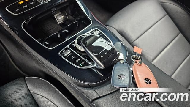 Mercedes-Benz E-Class 2020 — Фото 19/20