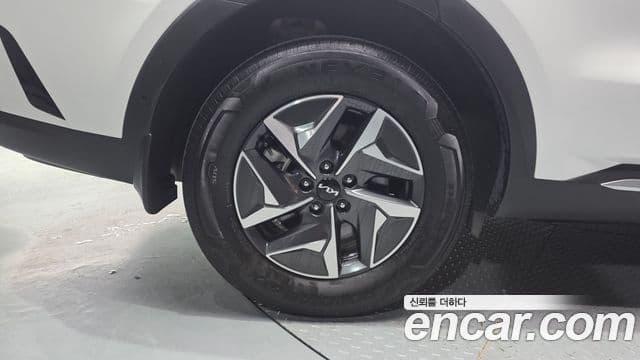 Kia Sorento 2023 — Фото 5/20
