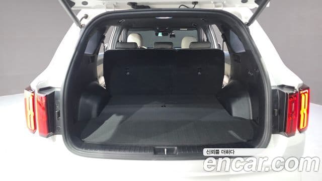 Kia Sorento 2023 — Фото 17/20