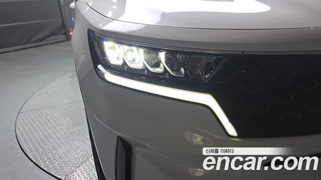 Kia Sorento 2023 — ფოტო 16/35