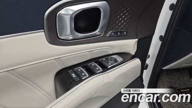 Kia Sorento 2023 — ფოტო 30/35