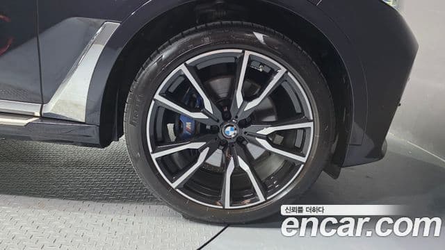 BMW X7 2022 — ფოტო 14/32