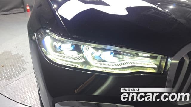 BMW X7 2022 — ფოტო 28/32